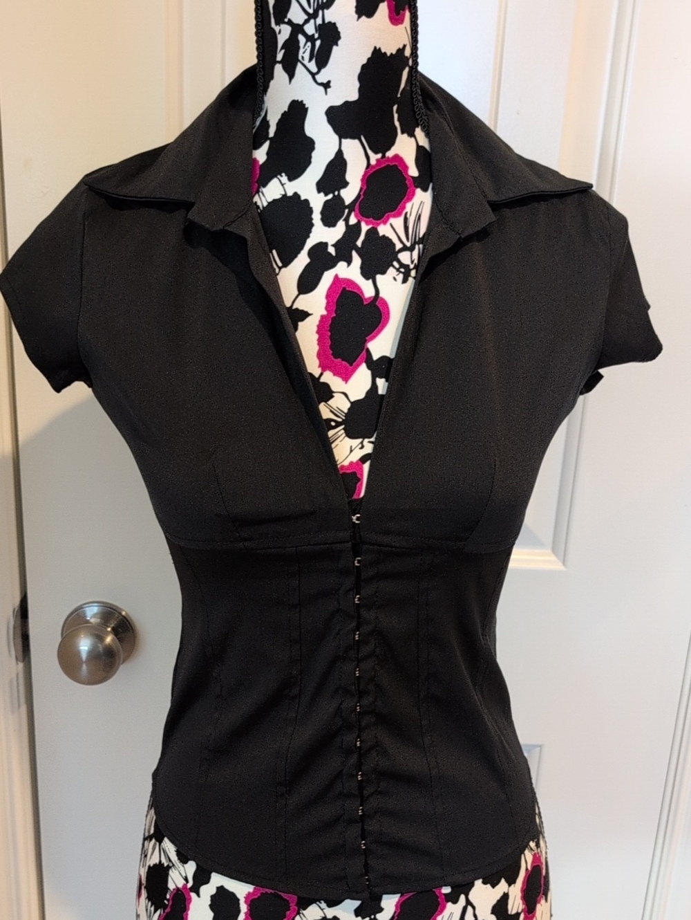 DCC MissyWomen's Black Short-Sleeve Hook And Eye Closure Front Blouse Small